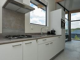 Comfortable Lodge With Dishwasher, in Bloemendaal