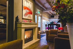 Fine Chalet near Water with Woodfired Hot Tub