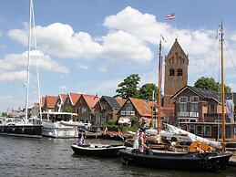 Cozy Chalet Right on the Water in Friesland