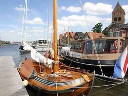 Cozy Chalet Right on the Water in Friesland