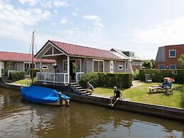 Cozy Chalet Right on the Water in Friesland