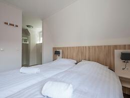 Luxurious Stately Villa With 4 Bathrooms, 1km From the Beach