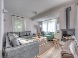 Luxurious Stately Villa With 4 Bathrooms, 1km From the Beach