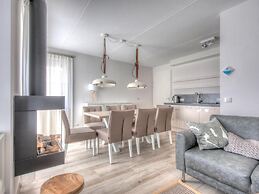 Luxurious Stately Villa With 4 Bathrooms, 1km From the Beach