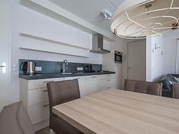 Luxurious Stately Villa With 4 Bathrooms, 1km From the Beach