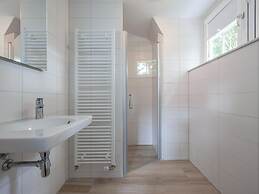 Luxurious Stately Villa With 4 Bathrooms, 1km From the Beach