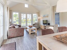 Luxurious, 2 Bathroom Holiday Home, 1,5 km From the Beach