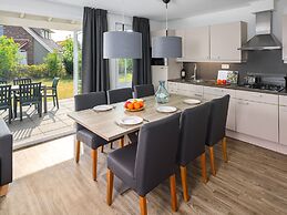 Luxurious Villa, Washer & Sauna in Maasduinen Area