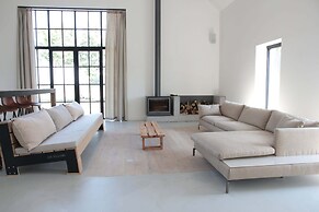Spacious Countryside Villa