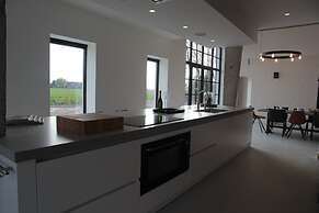 Spacious Countryside Villa