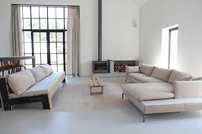 Spacious Countryside Villa