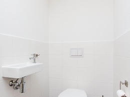 Bungalow With a Terrace Near the Sneekermeer