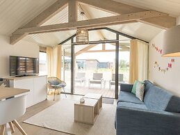 Comfortable Lodge With Hammock, Near the Beach