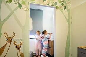 Villa With med Children's Room in Limburg