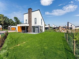 Villa With med Children's Room in Limburg