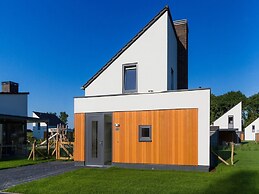 Villa With med Children's Room in Limburg