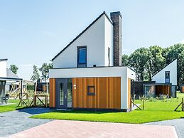 Villa With med Children's Room in Limburg