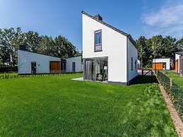 Villa With med Children's Room in Limburg
