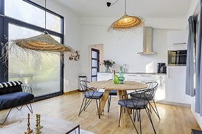 Getaway With Covered Veranda