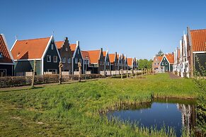 Lakeside Villa in Volendam