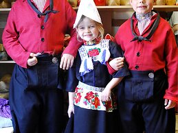 Volendam Style on the Markermeer