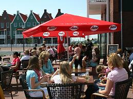 Volendam Style on the Markermeer