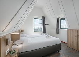 Lakeside Villa in Volendam