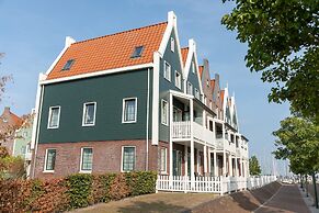 Lakeside Villa in Volendam