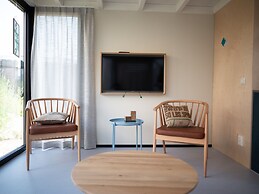 Spacious Lodge With 2 Bathrooms, Near the Sea