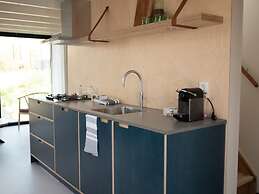 Spacious Lodge With 2 Bathrooms, Near the Sea