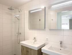 Detached Luxurious Lodge With Washingmachine, Near the Beach