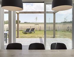 Detached Luxurious Lodge With Washingmachine, Near the Beach