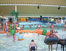 Detached Luxurious Lodge With Washingmachine, Near the Beach