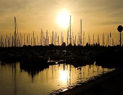 Detached Luxurious Lodge With Washingmachine, Near the Beach