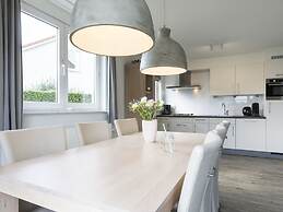 Luxurious Villa With Microwave, Within Green Surroundings