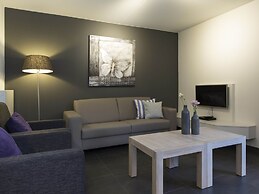 Luxurious Villa With Microwave, Within Green Surroundings