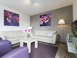 Luxurious Villa With Microwave, Within Green Surroundings