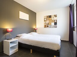 Luxurious Villa With Microwave, Within Green Surroundings