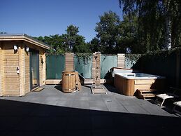 Luxurious Villa With Cart, Bubble Bath, Bubble Bath, in Green Area