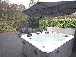 Luxurious Villa With Cart, Bubble Bath, Bubble Bath, in Green Area