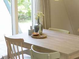 Restyled Bungalow With Dishwasher, Located on De Veluwe