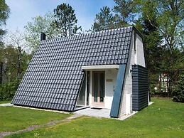 Restyled Bungalow With Dishwasher, Located on De Veluwe