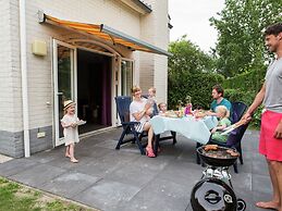 Cosy, Wooden, Comfortable Chalet in a Car-free Zone