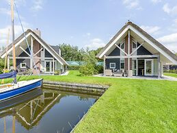 Thatched Water Villa With Microwave, in the Sneekermeer Area