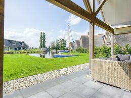 Thatched Water Villa With Microwave, in the Sneekermeer Area