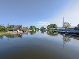 Thatched Water Villa With Microwave, in the Sneekermeer Area