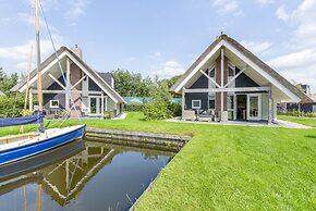 Lakeside Villa Near Sneekermeer