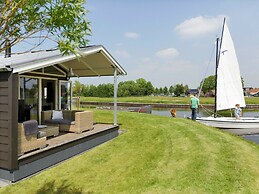 Thatched Water Villa With Microwave, in the Sneekermeer Area
