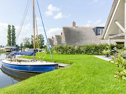 Thatched Water Villa With Microwave, in the Sneekermeer Area