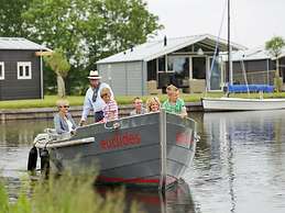 Thatched Water Villa With Microwave, in the Sneekermeer Area